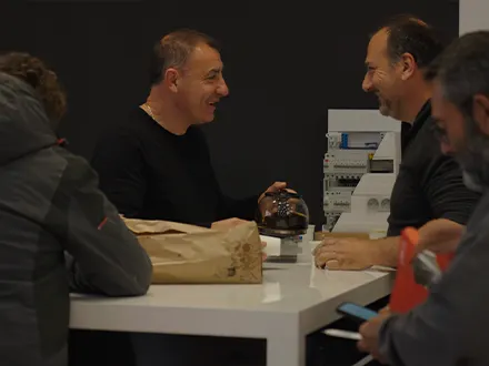 Comptoir d'une agence YESSS ELECTRIQUE