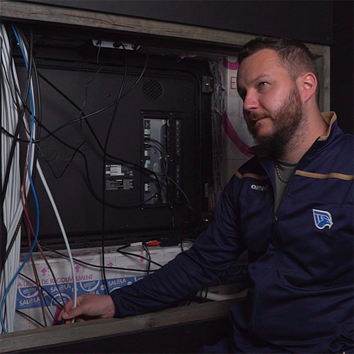 Le systme de cblage  l?arrire de la tlvision