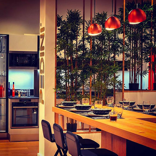 La lumire met en valeur le plan de travail de la cuisine