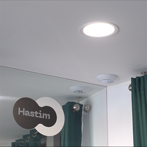 Downlight dimmable InHouse Led au plafond du laboratoire Hastim
