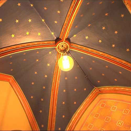 Ampoule vintage globe sur une plafond toil