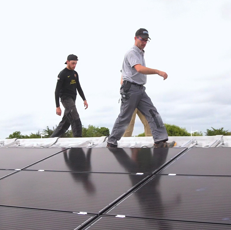 Installation de panneaux photovoltaques sur une toiture
