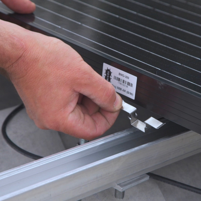 Pose de Terragrif duo singlerail lors de l'installation de panneaux solaires