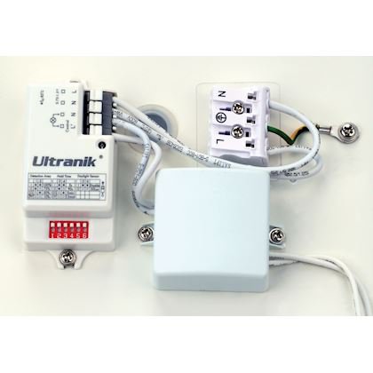 Photo C4 R- Plafonnier/Appl. Mur IP44 LED int�g. 21W 4000K 1500lm, sensor int�gr� | Ref : 50515