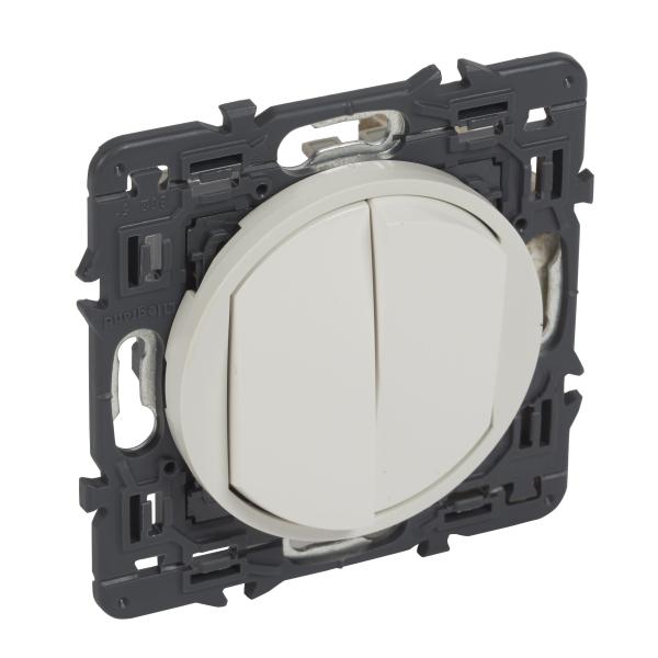Photo Double interrupteur ou va-et-vient Cliane 10AX avec enjoliveur blanc et support | Ref : 067702