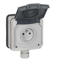 Photo Prise de courant tanche 2P+T avec volet Plexo IP66 complet 16A 250V~ - gris | Ref : 090466