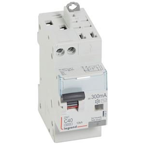 Photo Disjoncteur différentiel monobloc DX³6000 10kA arrivée haute vis départ haut automatique U+N 230V~ - 40A - typeAC 300mA | Ref : 410837