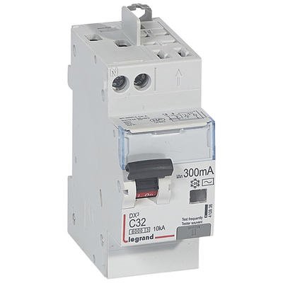 Photo Disjoncteur différentiel monobloc DX³6000 10kA arrivée haute vis départ haut automatique U+N 230V~ - 32A - typeAC 300mA | Ref : 410836