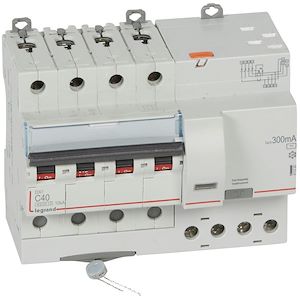 Photo Disjoncteur diffrentiel monobloc DX6000 10kA arrive haute vis dpart haut automatique 4P 400V~  -  40A  -  typeAC 300mA | Ref : 411220