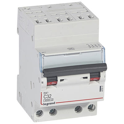 Photo Disjoncteur DX6000 10kA arrive haute automatique dpart bas  vis 4P 400V~  -  32A  -  courbe C  -  pour peigne HX optimis | Ref : 407917
