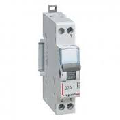 Photo Interrupteur - inverseur modulaire va - et - vient 250V~  -  1 module | Ref : 412900