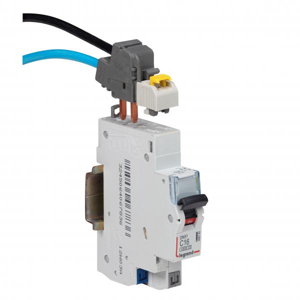Photo Borne de raccordement pour disjoncteur 1P+N à connexion automatique - section 4mm² à 25mm² - IP2X | Ref : 405207