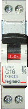 Photo Disjoncteur Phase+Neutre DNX4500 6kA arrive et sortie borne  vis  -  1P+N 230V~ 16A courbe C  -  1 module | Ref : 406774