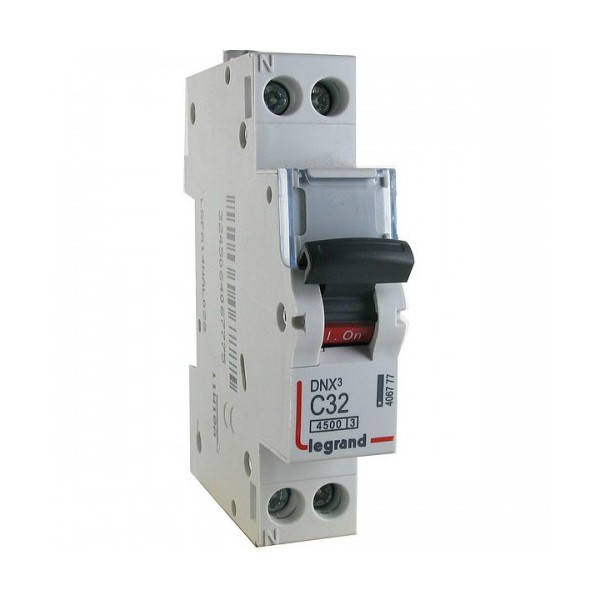 Disjoncteur Legrand 10A courbe C 1 pôle+N 6kA, 1 module