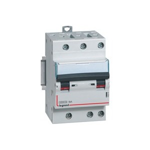 Photo Disjoncteur DNX4500 6kA arrive et sortie borne  vis  -  tripolaire 400V~ 20A courbe C  -  1 module | Ref : 406893