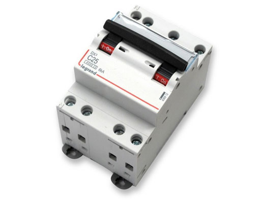 Photo Disjoncteur DNX4500 6kA arrive et sortie borne  vis  -  ttrapolaire 400V~ 25A courbe C  -  3 modules | Ref : 406912