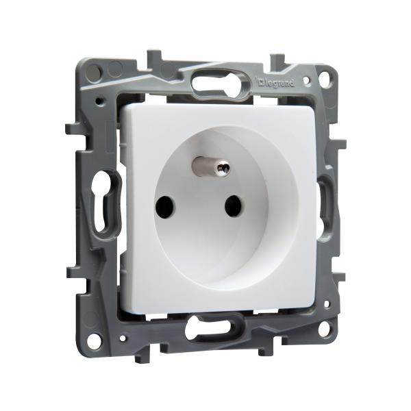 Prise de courant 2P+T Niloé 16A