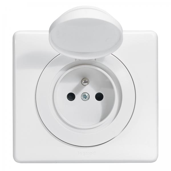 Vignette 2 produit Prise de courant standard Franais Cliane 16A 250V 2P+T bornes automatiques | Ref : 067111