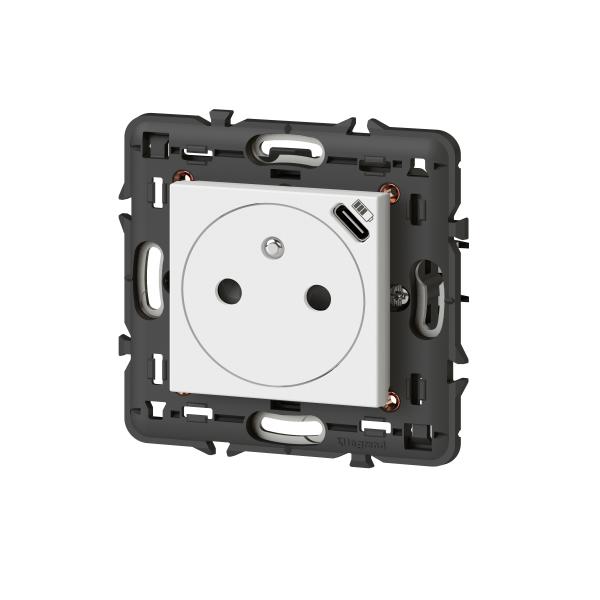 Vignette 2 produit Prise de courant Prise de courant 2P+T Surface avec chargeur Type-C int�gr� en face avant Mosaic 2 module � blanc livr� avec support | Ref : 077161L