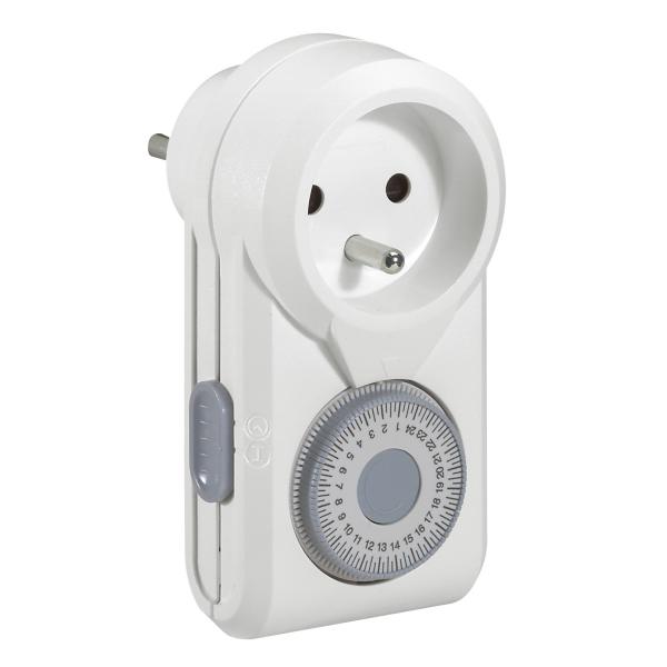 Vignette 2 produit Programmateur mnager journalier avec fiche 2P+T et socle 2P+T 16A | Ref : 095860