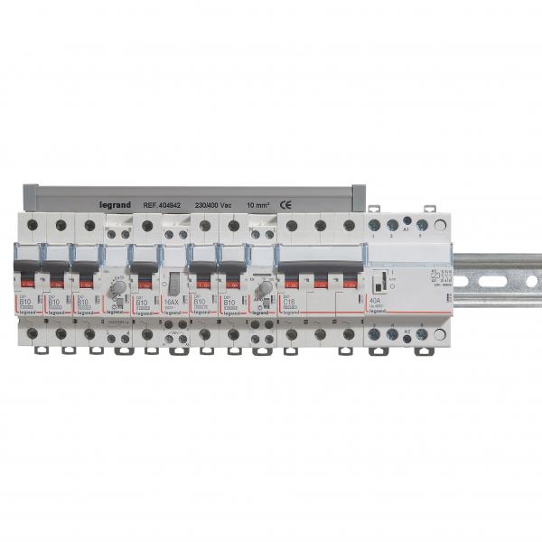 Vignette 2 produit Disjoncteur DX6000 10kA arrive haute et dpart bas  vis 3P 400V~  -  16A  -  courbe C  -  pour peigne HX traditionnel | Ref : 407829