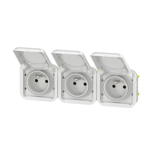 Vignette 3 produit Ref : 069644L | Prise de courant 3x2P+T horizontale Plexo composable blanc