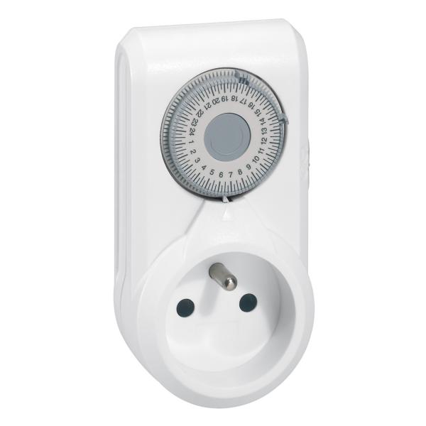 Vignette 3 produit Ref : 095860 | Programmateur mnager journalier avec fiche 2P+T et socle 2P+T 16A