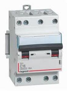 LEGRAND Disjoncteur dx6000 10ka arrive haute et dpart bas  vis 4p 400v~  -  4a  -  courbe c  -  pour peigne hx traditionnel 407893