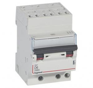 LEGRAND Disjoncteur dx6000 10ka arrive haute automatique dpart bas  vis 3p 400v~  -  20a  -  courbe d  -  pour peigne hx optimis 408076