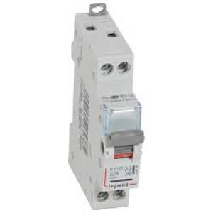 LEGRAND Interrupteur - sectionneur dx - is  voyant 2p 400v~  -  32a  -  1 module 406438