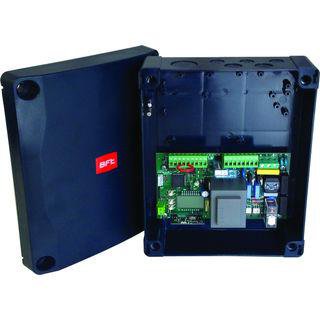 Photo Armoire de commande U-Link .Fonctions principales : interconnectivité U-Link. refermeture automatique. commandes ouvre et ferme séparées. pré-clignotement. commande sécurité << homme mort >>. | Ref : D113812-00002