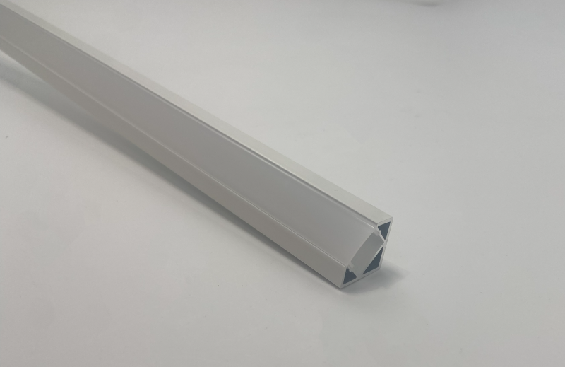 Photo PROFIL ALU BLANC 2M + CAPOT | Ref : PR1012O-BLANC