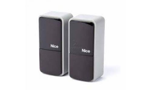 Photo Paire de photocellules ERA M pour exterieur sans fil � synchronisation automatique. A associer � l'interface IBW (non inclus).
Sans c�ble, saign�e ou gaine, l'esth�tique des piliers est pr�serv�e! | Ref : EPMOW