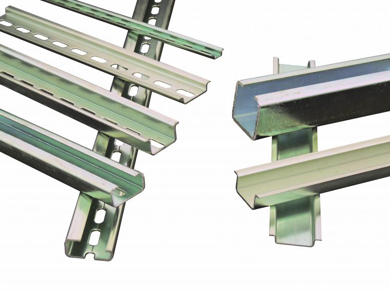 Photo PROFIL SYM.35x15x1.5 RZP205 LONGUEUR:2 m PERFORE ZINGUE BLANC | Ref : 11245