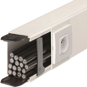 Photo Goulotte lifea PVC h90mmxp40mm +2 éclisses+4 agrafes M7248 RAL 9016 Pure | Ref : LFF4009009016
