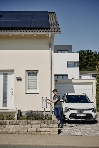 Vignette 2 produit Witty solar borne de charge IP55 1x7kW M3T2S RFID pour 1 VE. pour serveur flow | Ref : XEV1K07T2S