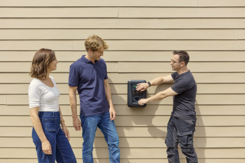 Vignette 2 produit Witty one borne de charge IP54 1x7kW 1P T2+TIC+RFID+APP BLE+PR | Ref : XVR107STP