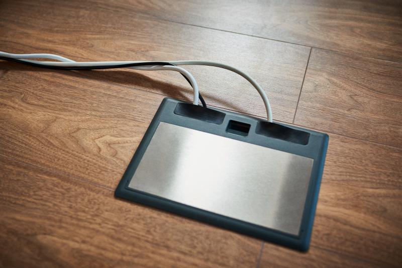 Vignette 2 produit Unica System + - boitier de sol L - 3x4 mod ou 6 postes - fixation rapide et couvercle avec sortie de cable -  IK08 - IP20 - compatible prise unica simple 45x45mm et double - longueur 275mm - largeur 200mm - hauteur 70mm - gris - plastique | Ref : INS52122