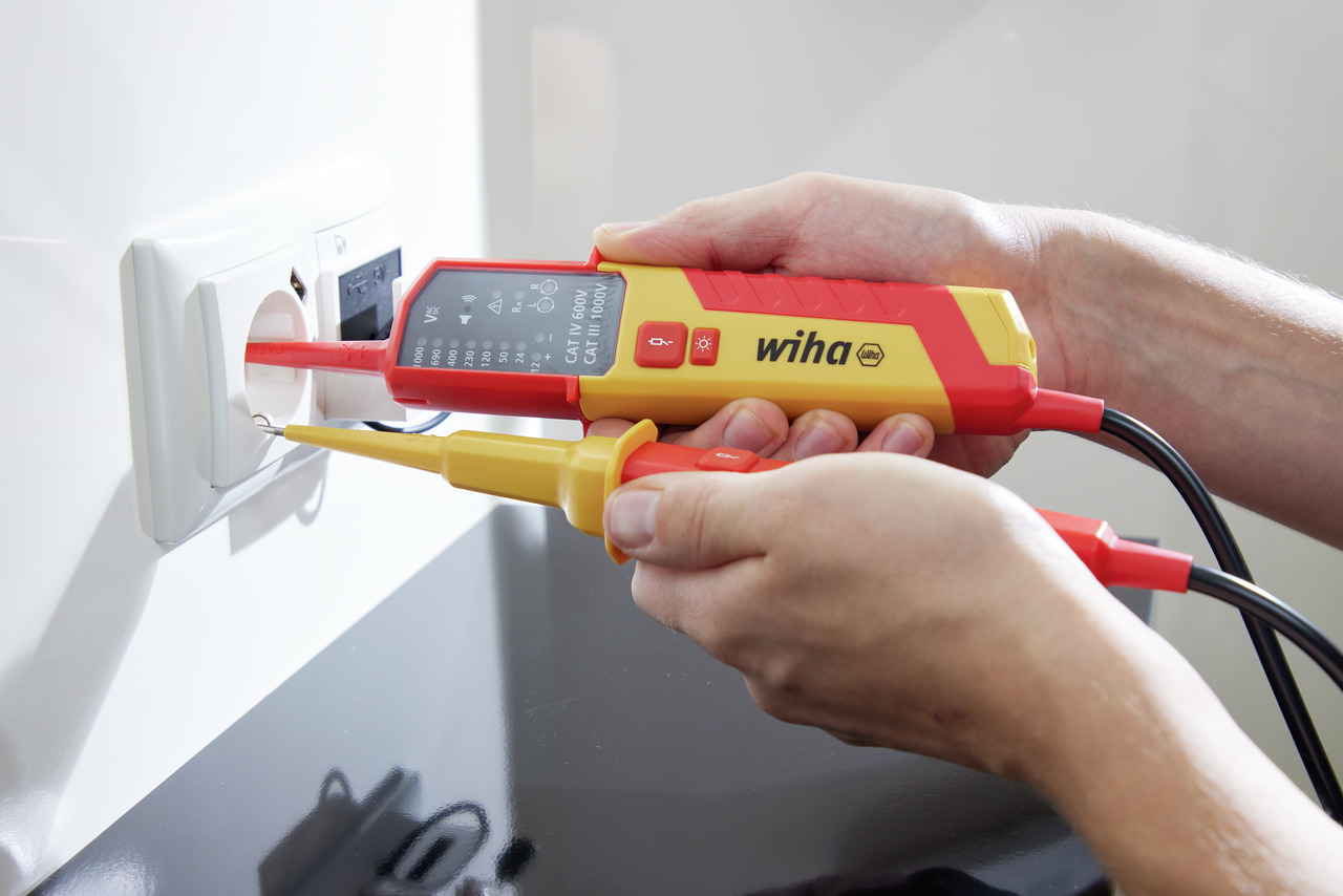 Vignette 2 produit Testeur de tension et de continuit, 12 - 1 000 V AC CAT IV avec 2x piles AAA incluses | Ref : 45216