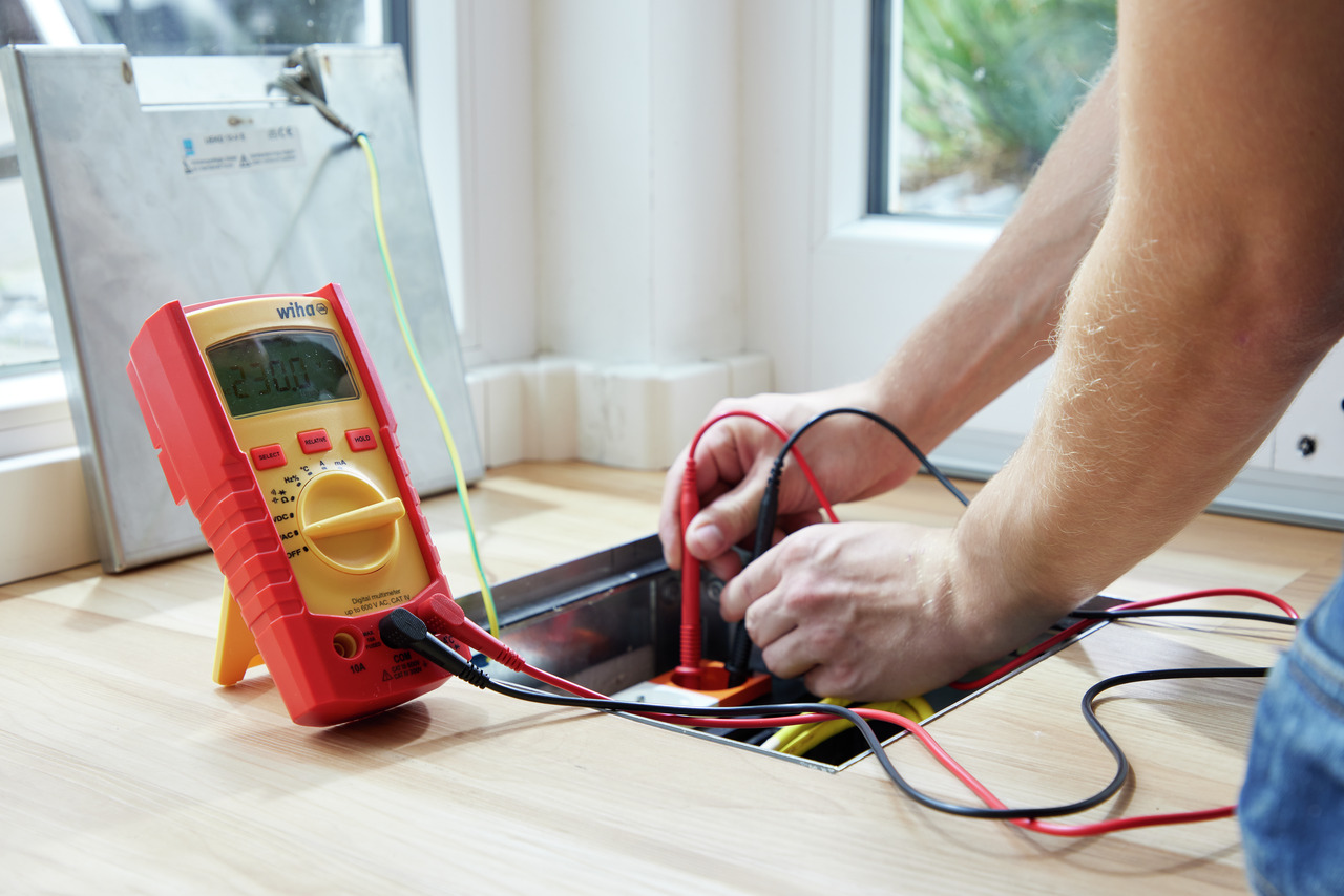 Vignette 2 produit Multim�tre num�rique jusqu\'� 600 V AC.  CAT IV avec 2 piles AAA incluses | Ref : 45218