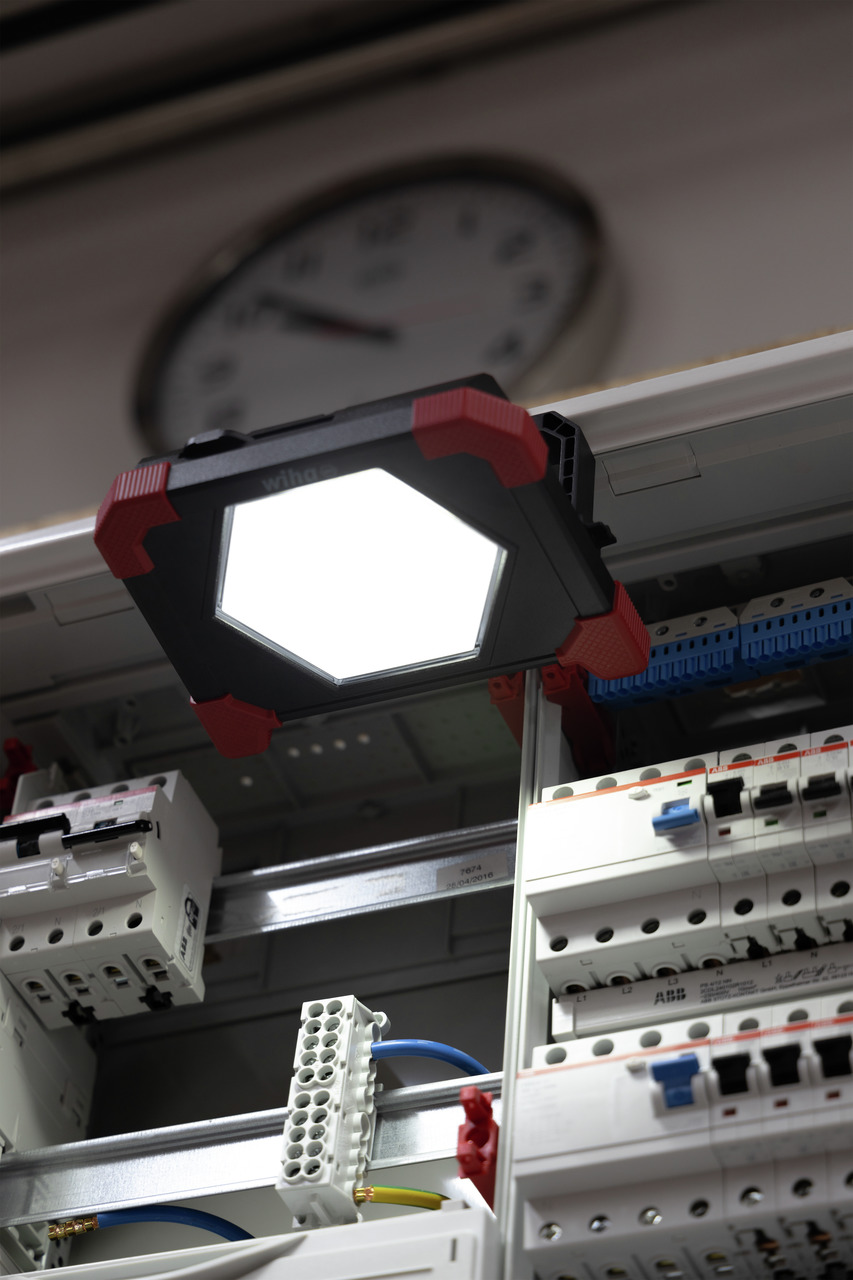 Vignette 3 produit Ref : 45698 | Projecteur rechargeable 32W - 3 000 lumens