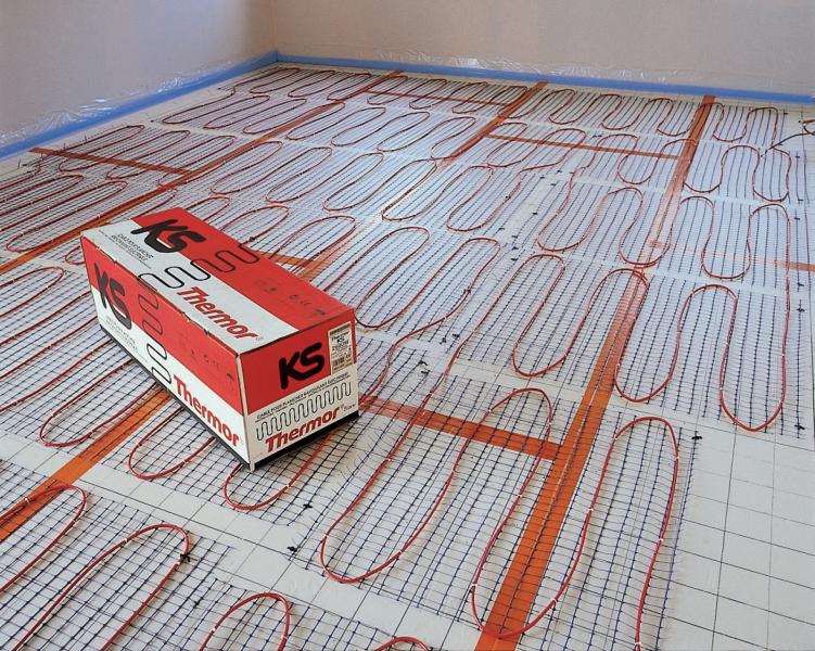 Photo Plancher rayonnant lectrique - KS largeur 85 cm sans thermostat 2200W - Cche chauffant double conducteur blind. tram sur un treillis en plastique qui s\'adapte aux besoins de l\'installation. | Ref : 480180